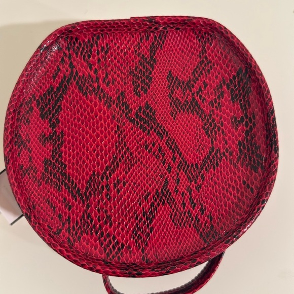 Red pattern multi use purse - Picture 1 of 3
